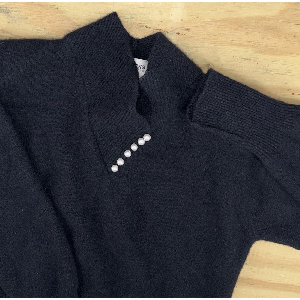 Vintage YarnWorks Lambswool Angora Blend Medium Black Split Neck Pearl Collar